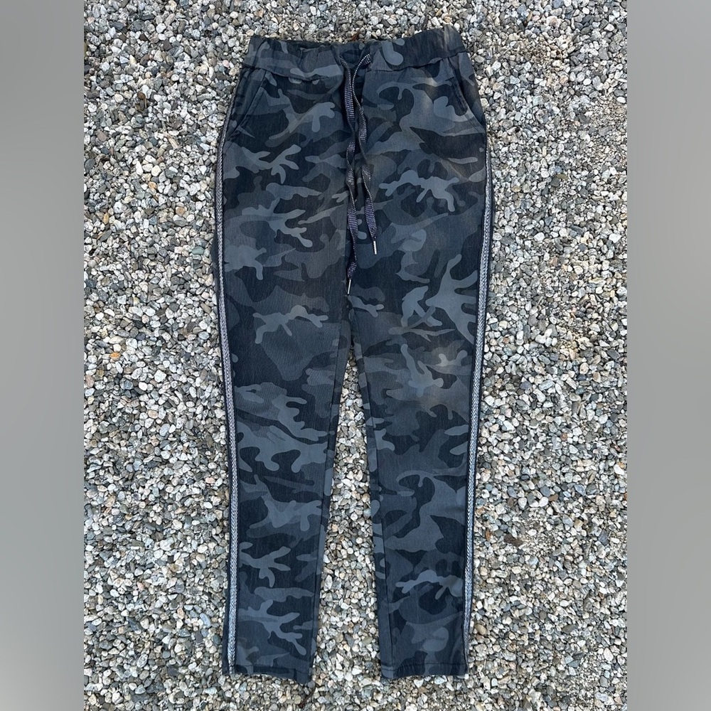 Made in Italy camo ankle pants - size S